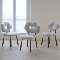 <a href=https://www.galeriegosserez.com/gosserez/artistes/donnersberg-emma.html>Emma Donnersberg</a> - Cloud chair III